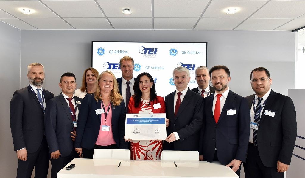  GE Additive and TEI signing ceremony - Paris Air Show - 17 June 2019 [Image: GE Additive] 
