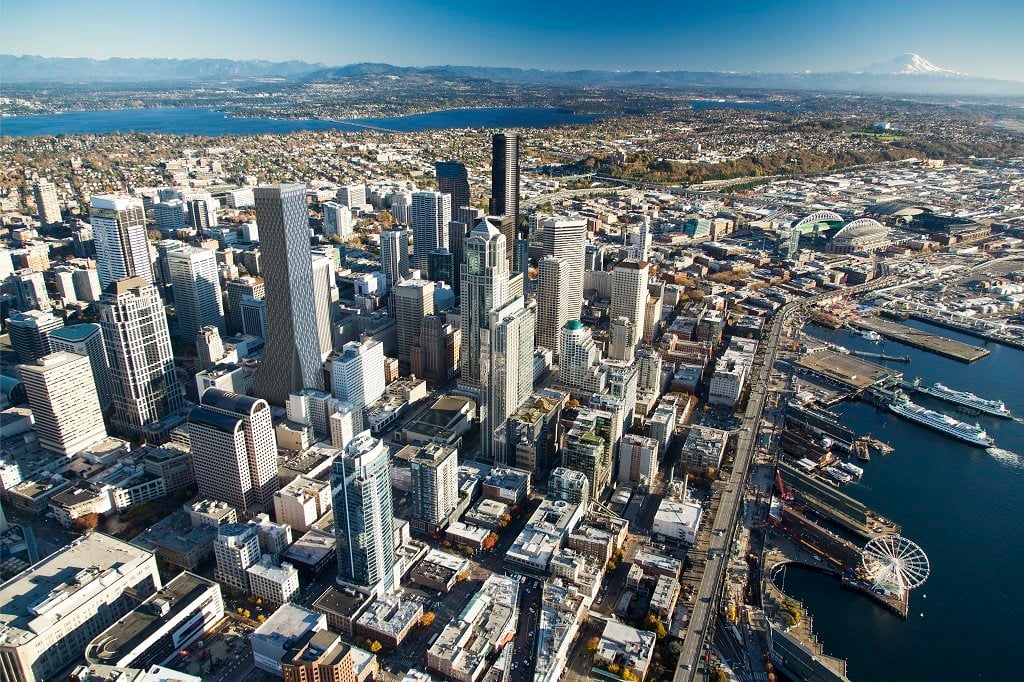  A view of the Seattle skyline as it will look in 2020 with the new tower (toward the left of the image) [Image: Rainier Square Tower project] 