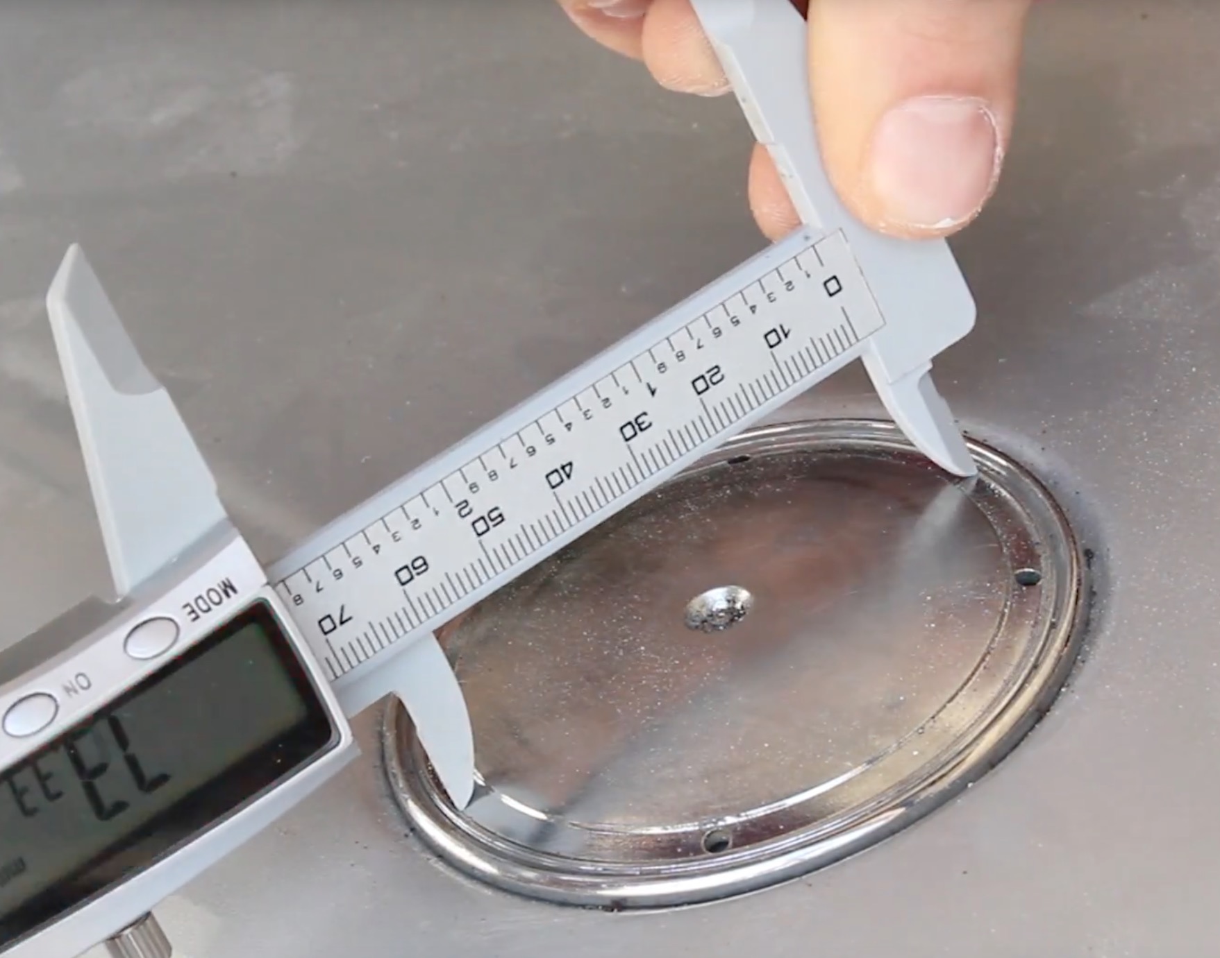  Measuring the replacement logo size 