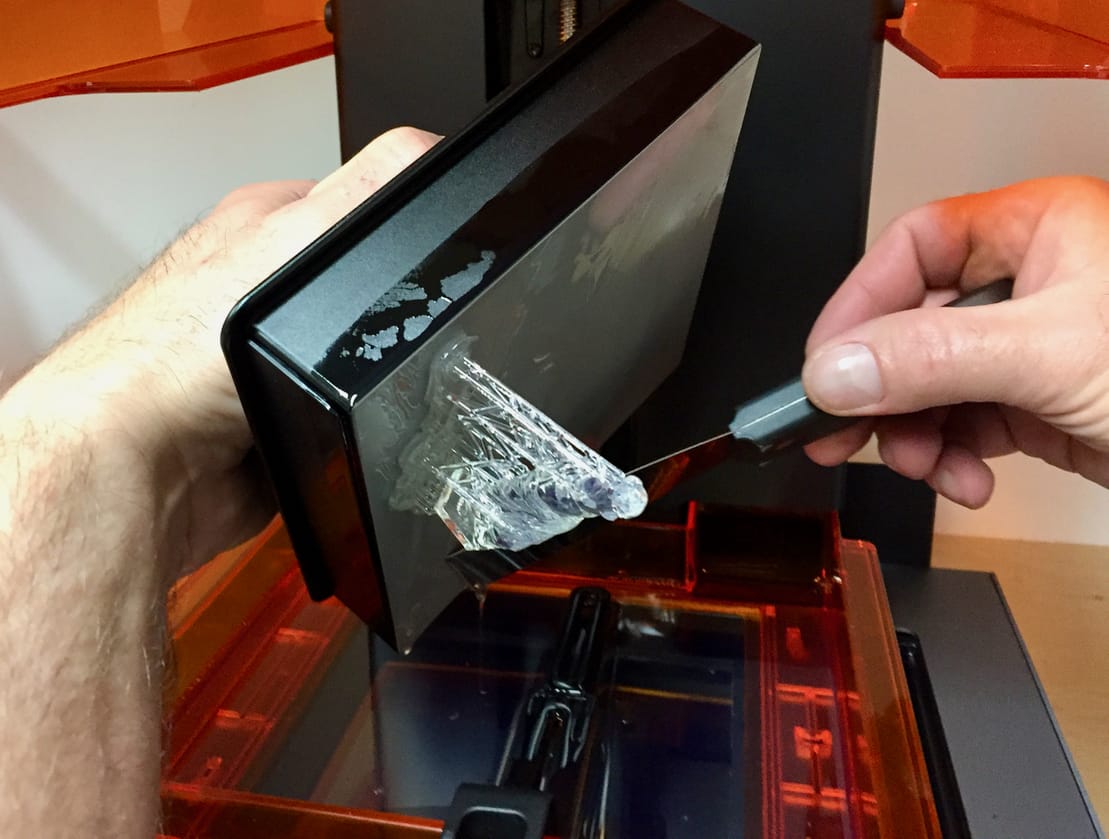  Recovering drips of resin from the Form 2 desktop 3D printer 