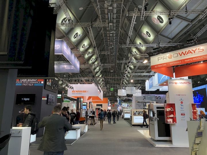  A look down a busy exhibitor aisle at formnext 2017 [Image: Fabbaloo] 