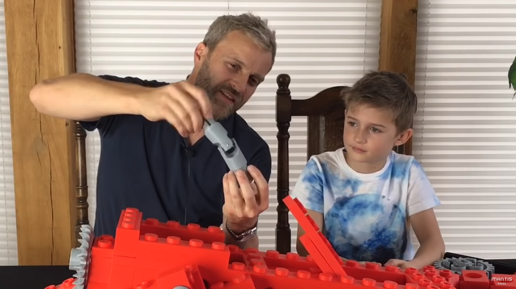  Assembling the 3D printed tractor - and learning about universal joints [Image via YouTube] 