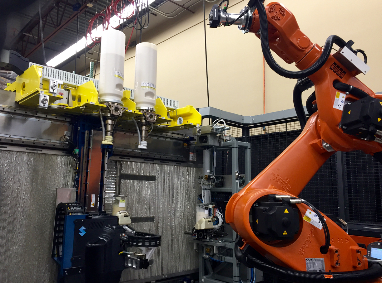  The Stratasys Infinite Build 3D Demonstrator is equipped with a robot arm to quickly swap material cylinders, making this machine multi-material 