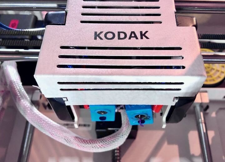  A typical dual extrusion setup, this one on a Kodak Portrait 3D printer [Source: Fabbaloo] 