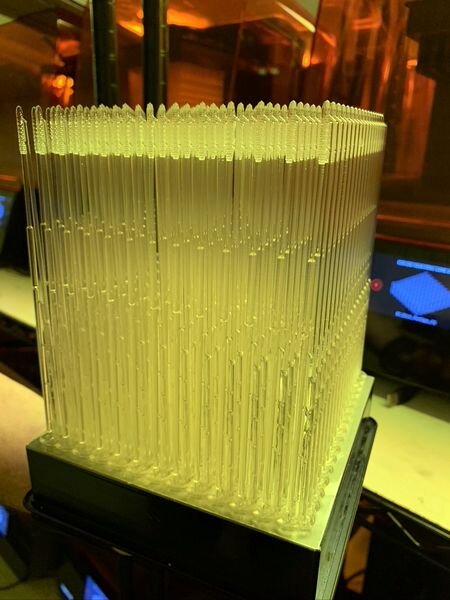 Full build plate of COVID-19 test swabs [Source: Formlabs]