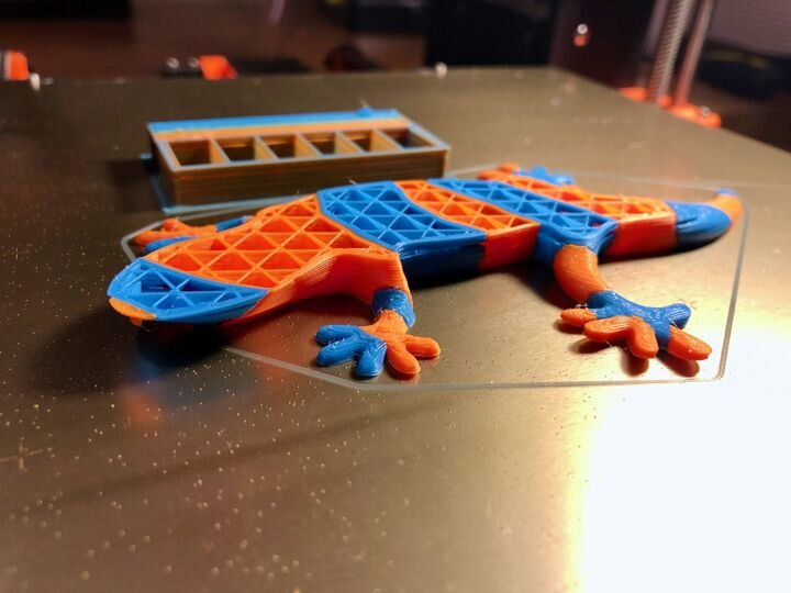  A partially completed multicolor 3D print on the Prusa MMU2S multi-material upgrade [Source: Fabbaloo] 