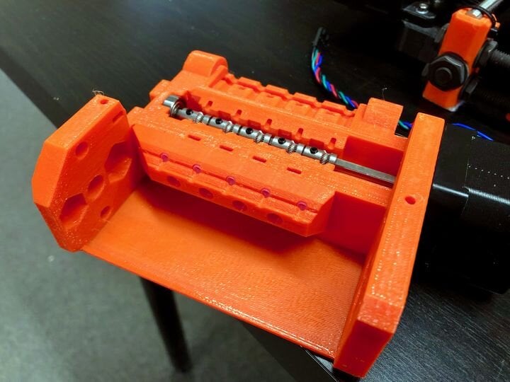  Gears that drive filaments when engaged by the Prusa MMU2S multi-material selector [Source: Fabbaloo] 