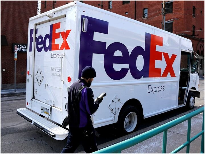  FedEx truck [Source:  BusinessInsider ] 