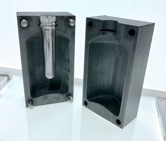  Blow mold application made by ESSENTIUM [Source: Fabbaloo] 