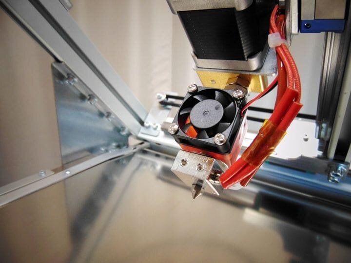 Hot end of the Silver Belt 3D printer; note the 45 degree angle [Source: Robot Factory] 