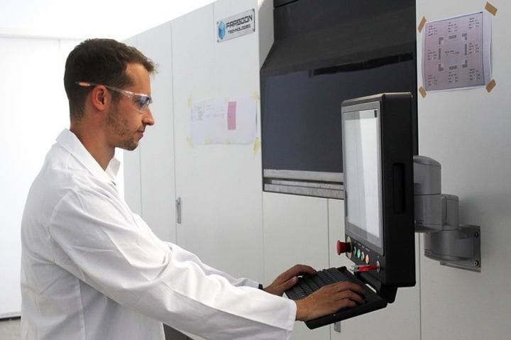  Niko Kurz operating a HT1001P CAMS 3D printing system [Source: Farsoon] 