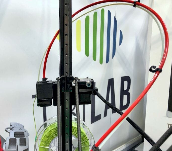  The TRILAB DeltiQ 2 includes a (red) drive cable to push power to the direct extruder[Source: Fabbaloo] 