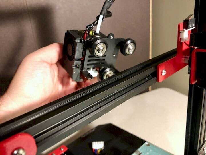  Installing the X-carriage the ANET ET4 [Source: Fabbaloo] 
