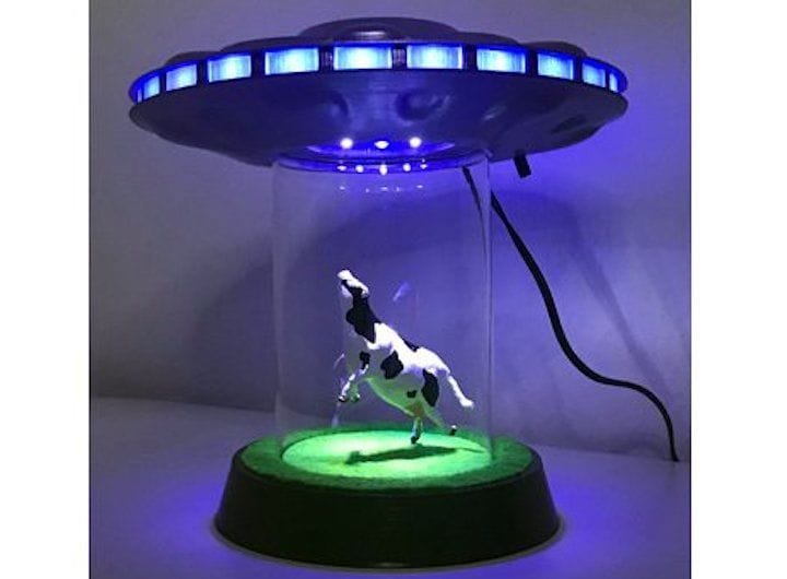  A 3D printed UFO abduction scene [Source: Thingiverse] 
