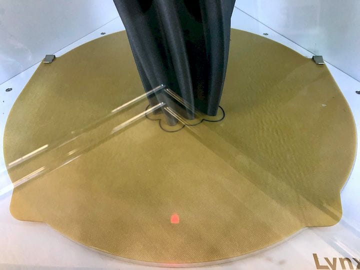  Swappable print plate on the Lynxter S600D 3D printer [Source: Fabbaloo] 