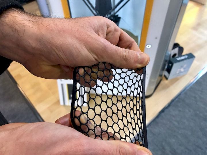  A flexible 3D print made on the Lynxter S600D [Source: Fabbaloo] 