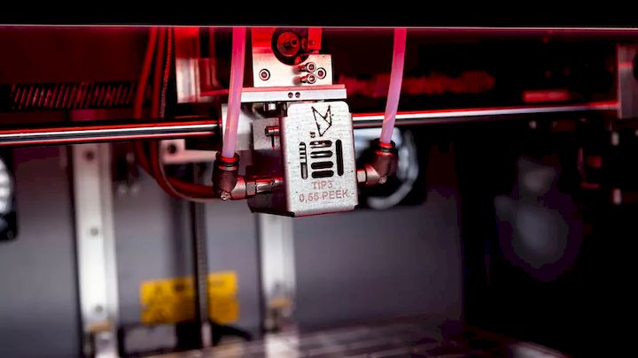  The extruder on the Roboze One+400 Xtreme, capable of processing high-temperature materials like PEEK. (Image courtesy of Roboze.) 