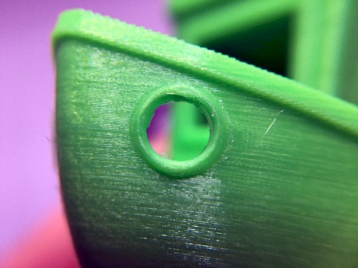  Detail of a #3DBenchy print using an airbrush nozzle [Source: Well Engineered] 