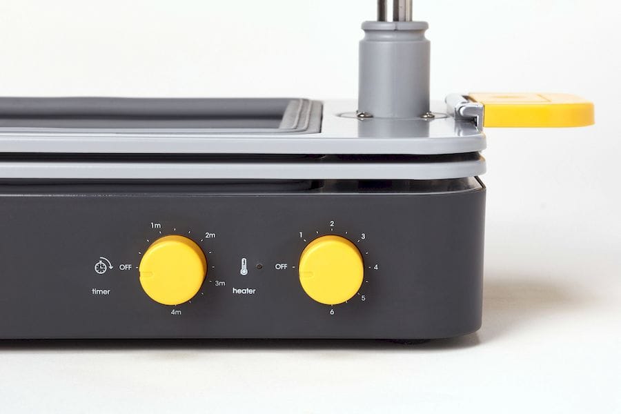  Temperature and timing controls on the FormBox tabletop vacuum former 