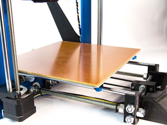  The garolite surfaced print bed on the Pulse XE desktop 3D printer 
