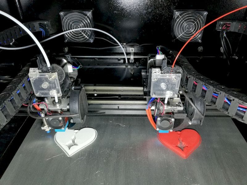  Dual independent extruders on the Kenstrapper Mavis professional 3D printer 