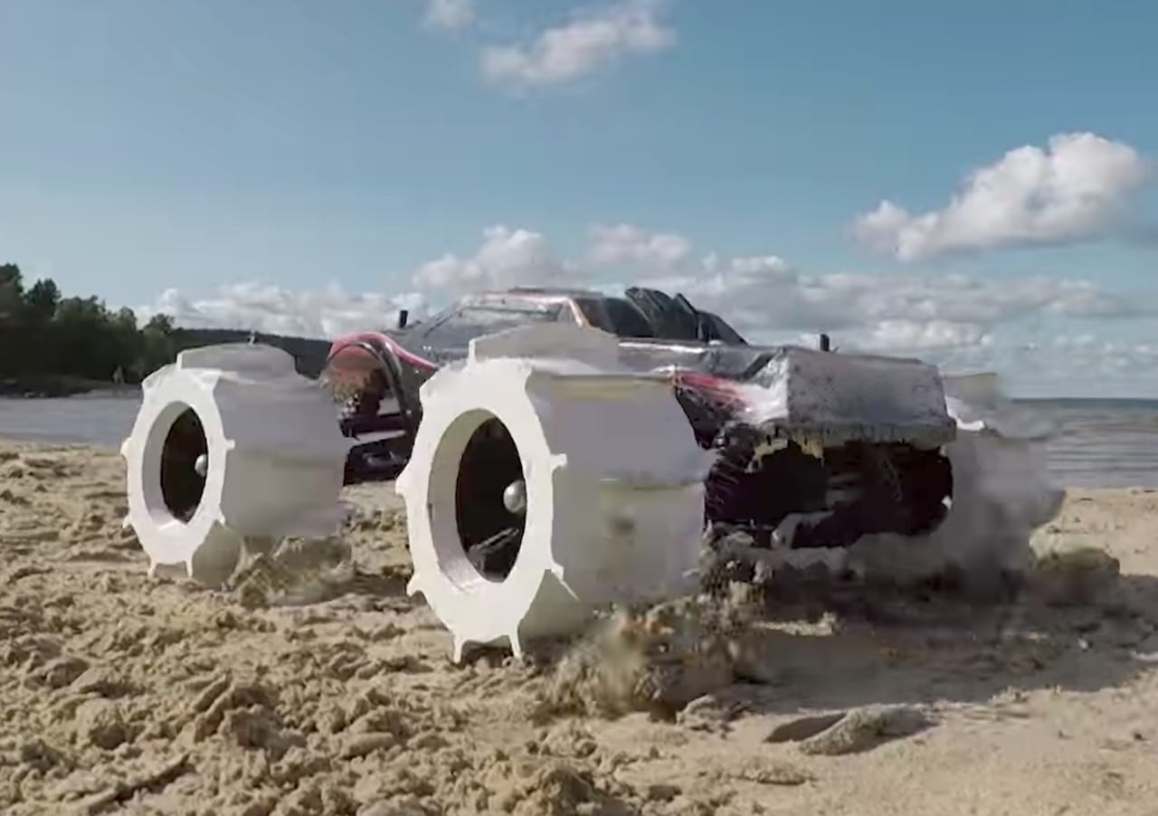  An RC car with 3D printed wheels that can race across water 