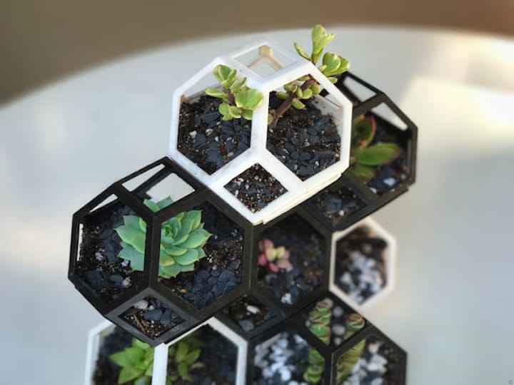  The 3D printed Plantygon modules are easily stackable in a variety of ways 