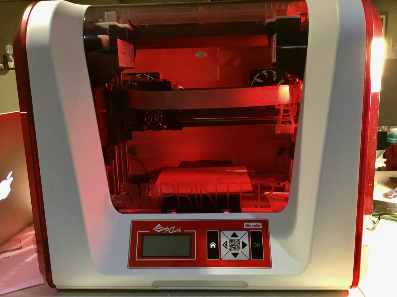  The da Vinci Jr. 2.0 Mix dual material desktop 3D printer 