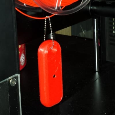  Mister Screamer hangs from your filament during operation 