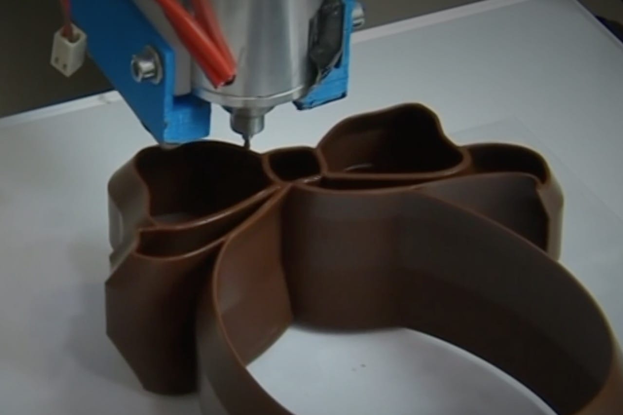  Miam Factory's 3D chocolate printer in action 