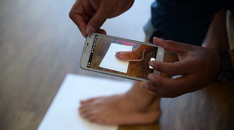  3D scanning your foot for submission to Feetz, a 3D printed footwear service 