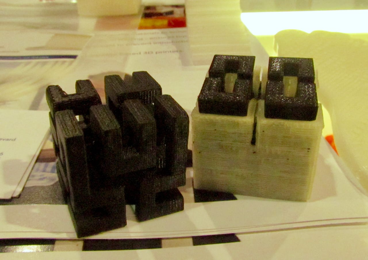  Verbatim's new dissolvable 3D printing support material (on the right; after dissolving on the left) 