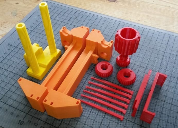  All the pieces required to assemble the 3D printed vise 