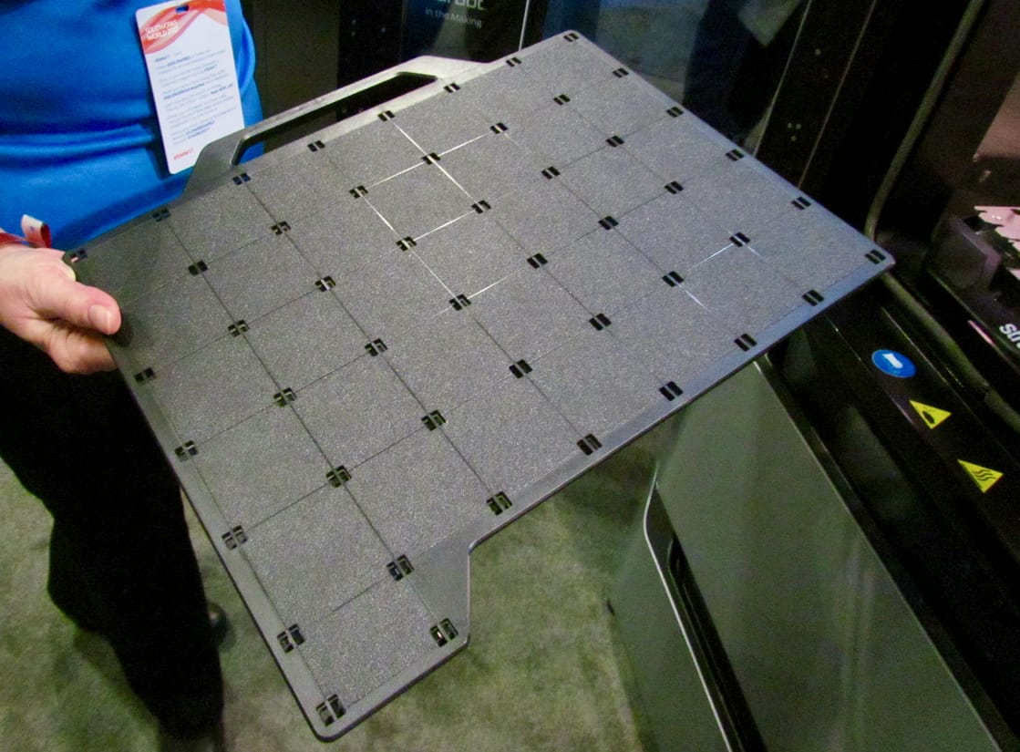  The Stratasys F370's build plate is very similar to that of the MakerBot Replicator+ 