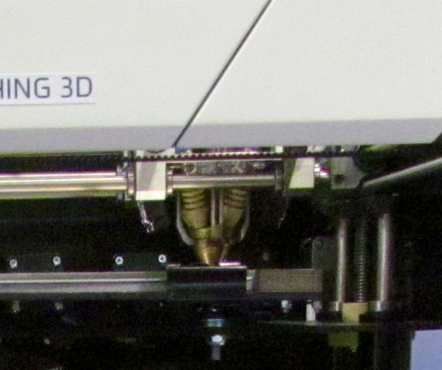  A lousy pic of Something 3D's multicolor 3D printing nozzle 