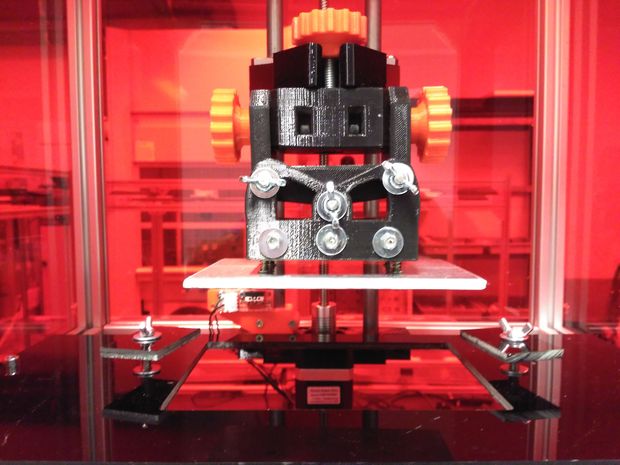  The RooBee One open source desktop 3D resin printer 