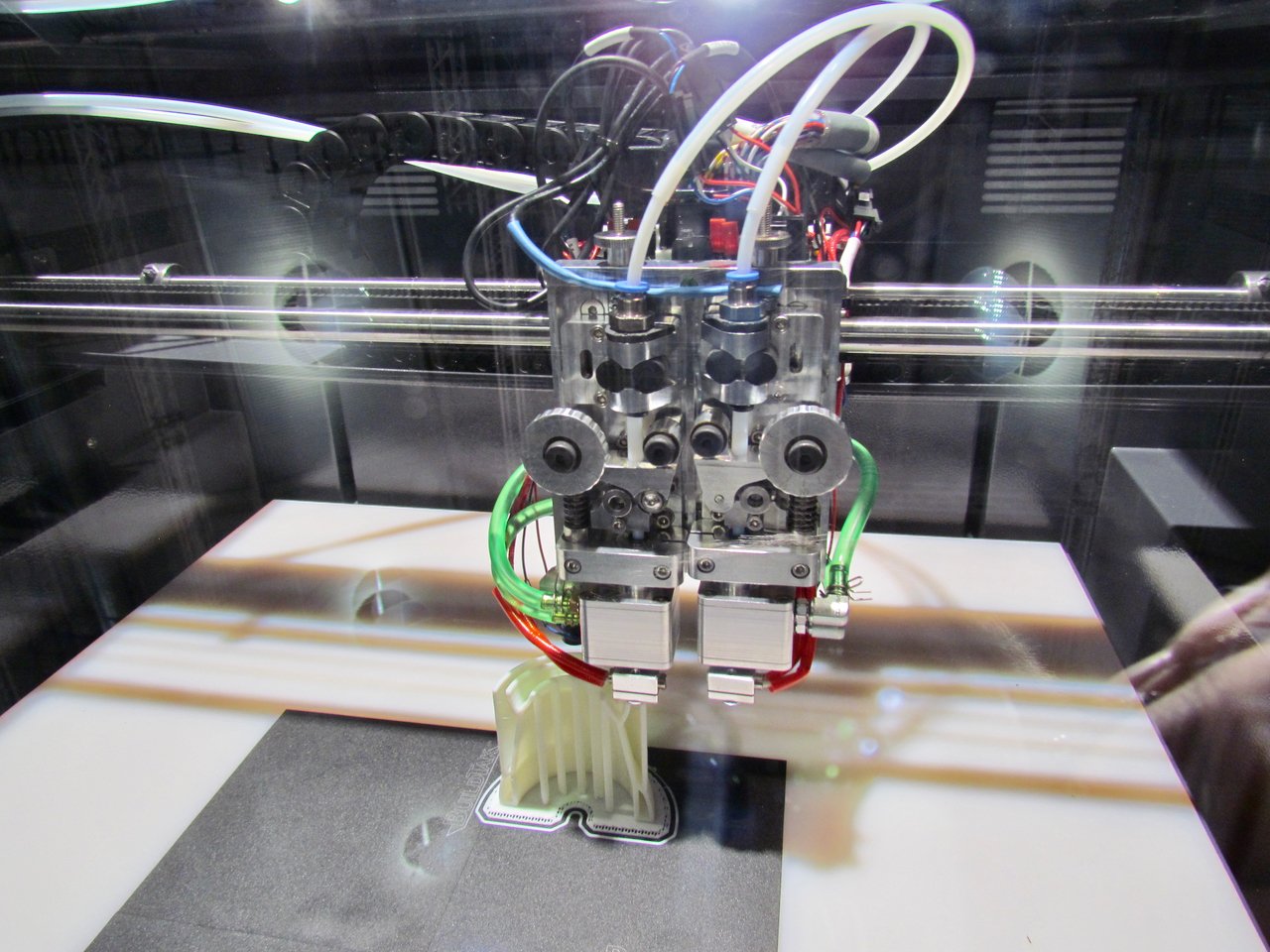  The dual extrusion system of the German RepRap X1000 3D printer 