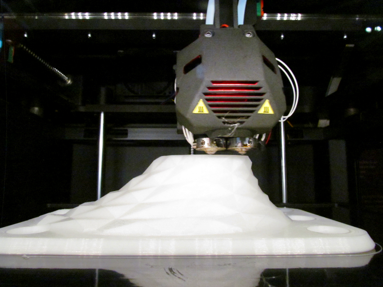 Inside the Minifactory Innovator desktop 3D printer 