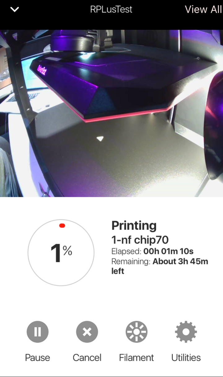  The MakerBot app shows a real-time view of the Replicator+ status 