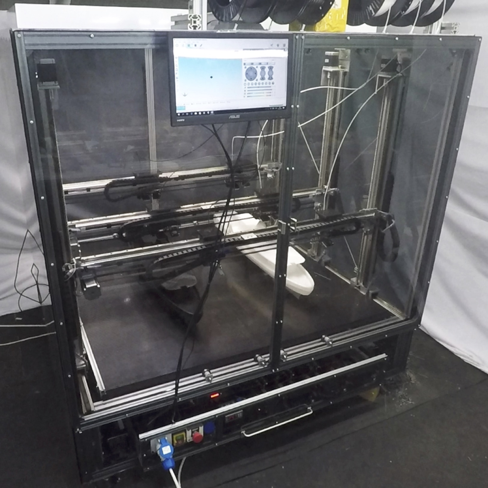  The Dragon six-extruder large-format 3D printer 