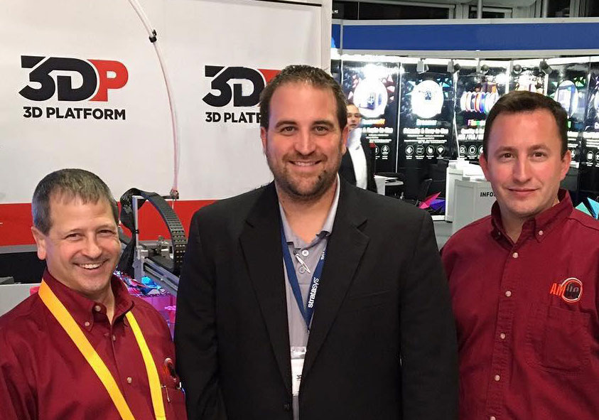  Jonathan Schroeder (center), President of 3D Platform 