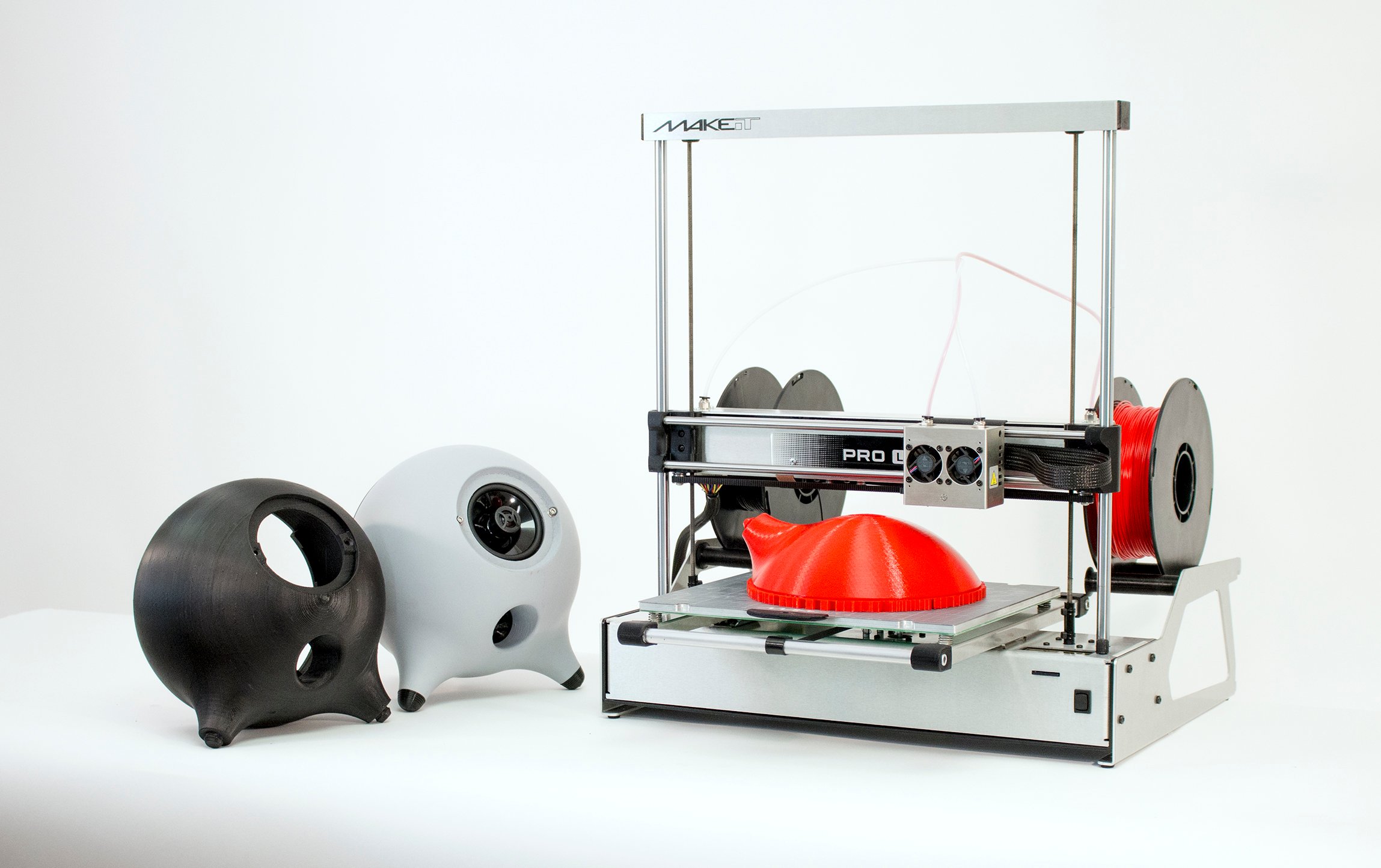  The MAKEiT Pro-L desktop 3D printer 