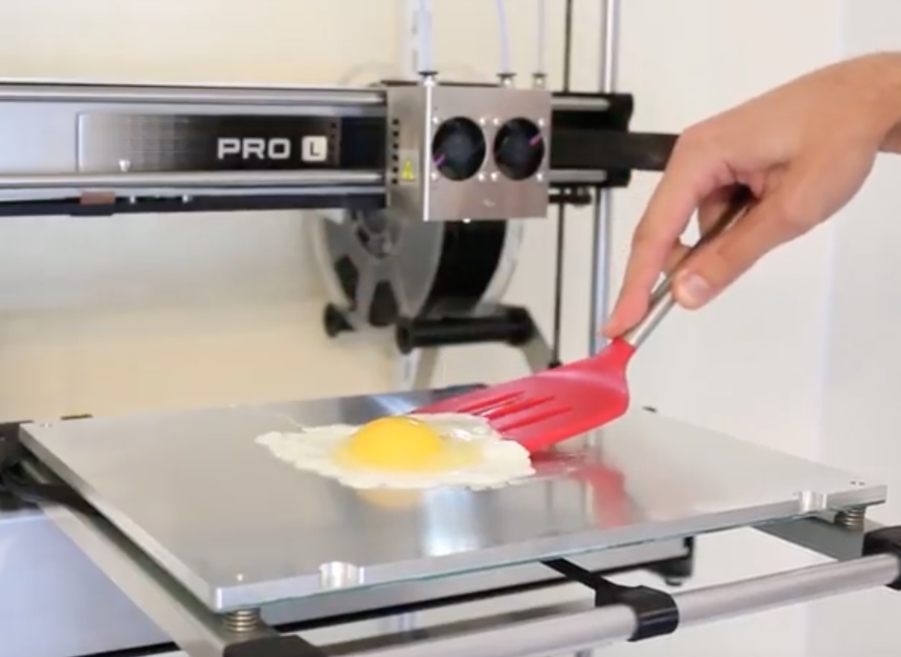  Frying eggs on the MAKEiT Pro-L 
