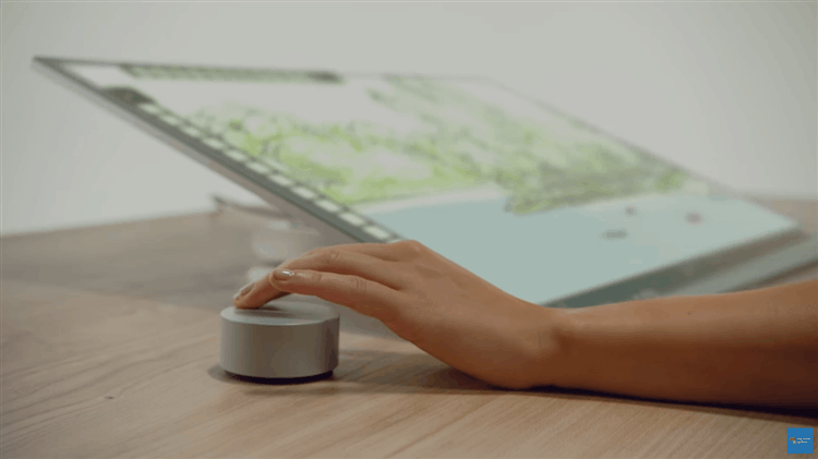  Microsoft Surface Studio's crazy dial-puck interface 