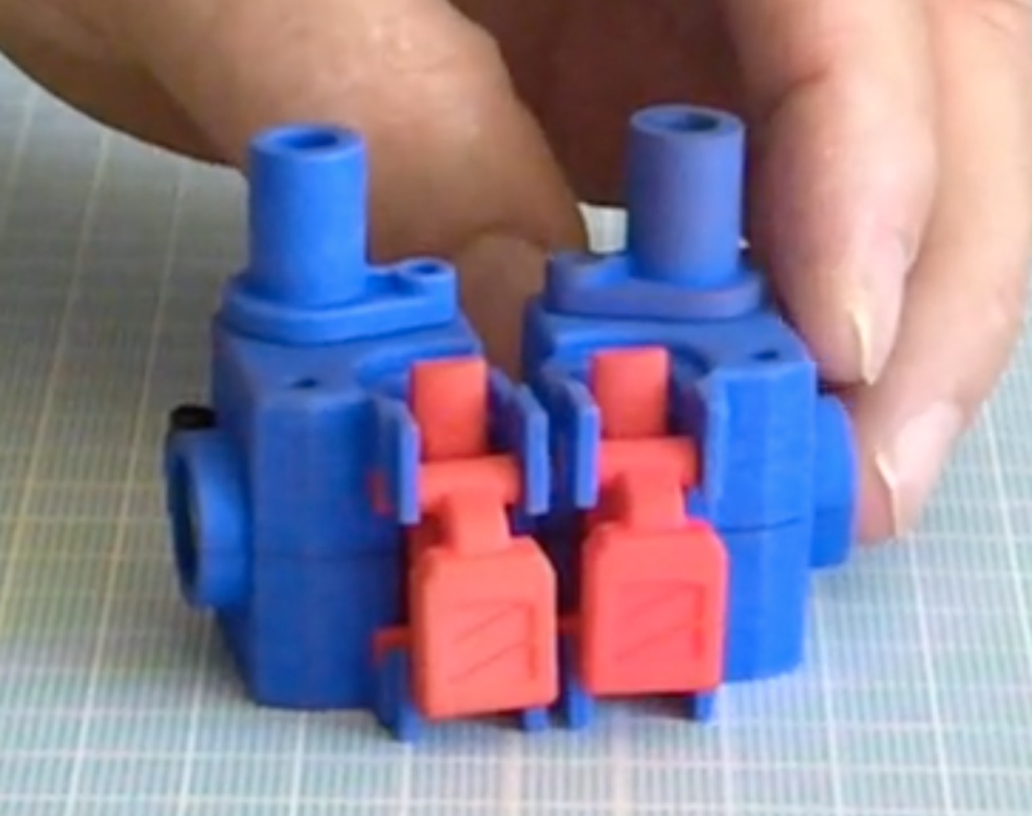  The Zesty Nimble 3D printer extruder is reversible 