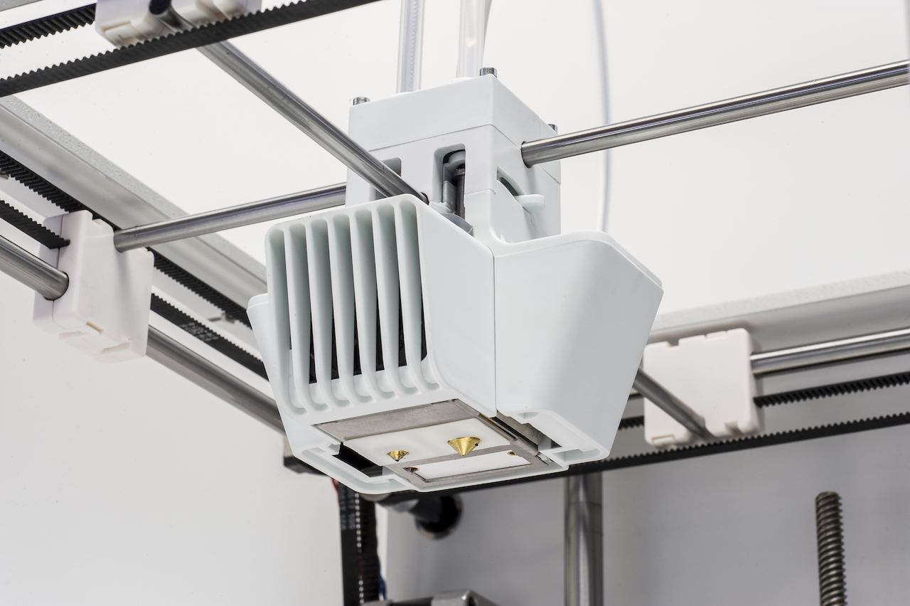  The Ultimaker 3's dual nozzle arrangement. Notice one nozzle is lifted to avoid collisions 