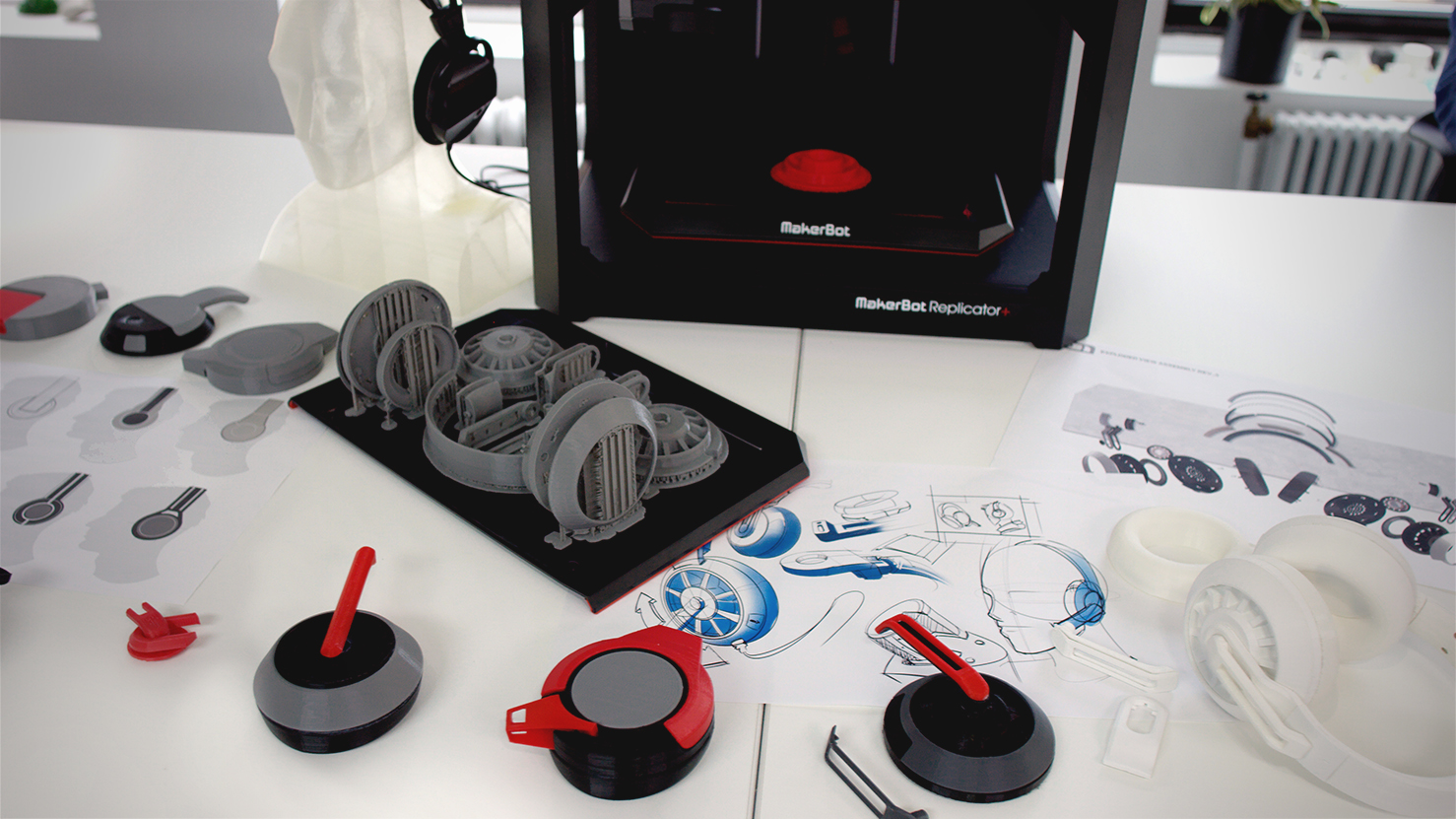  The new MakerBot Replicator+ and its ecosystem 