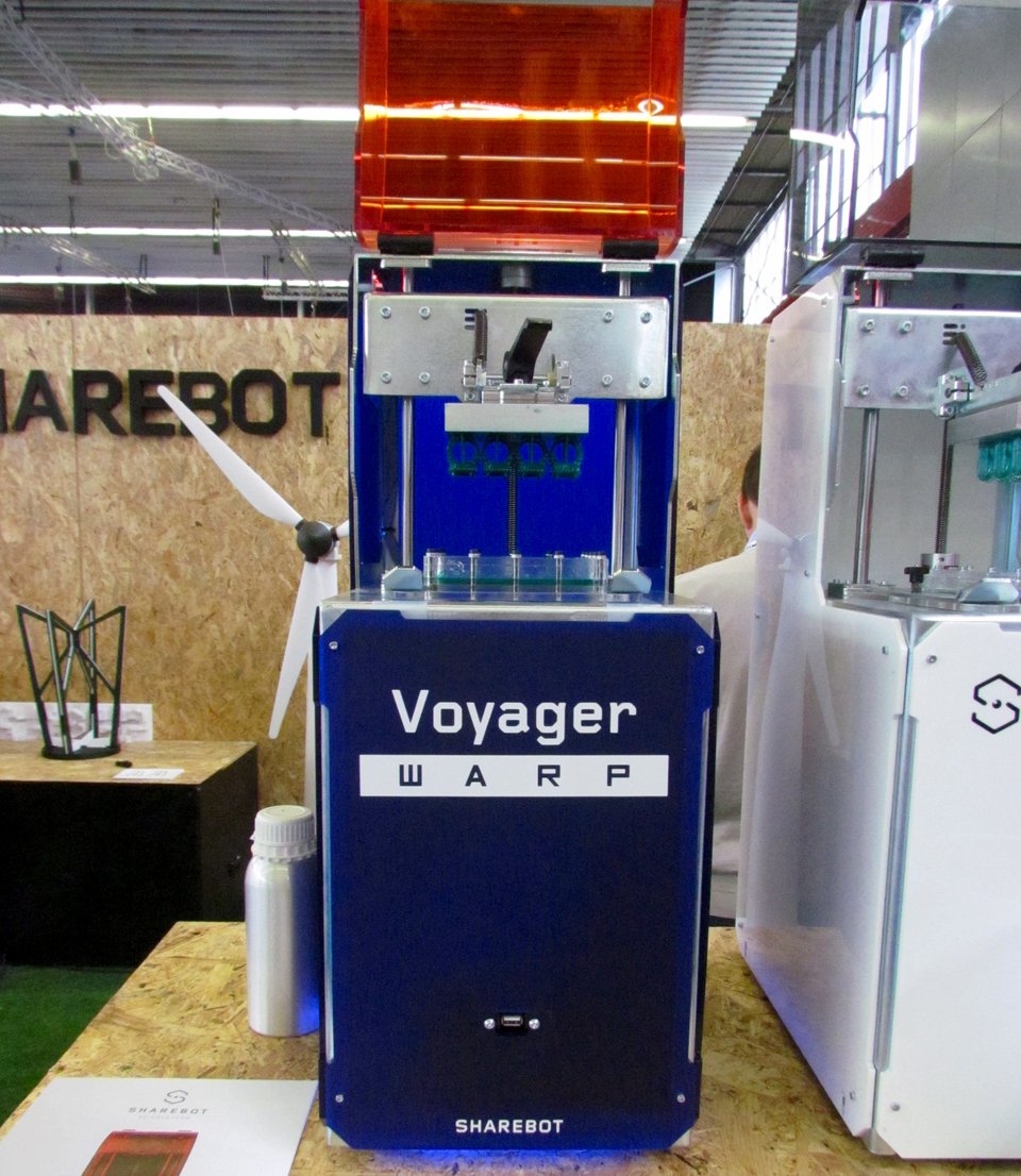  The Sharebot Voyager Warp high-speed resin-based 3D printer 
