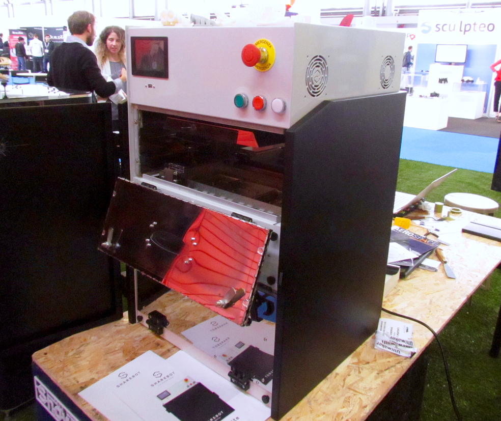  The Sharebot SnowWhite powder-based professional 3D printer 