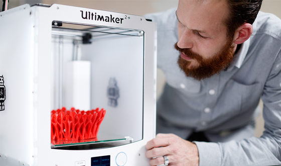  Examining a 3D print made from Ultimaker's new CPE+ material 